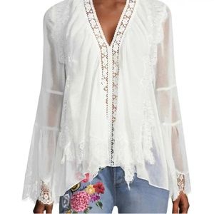 ALICE + OLIVIA V-Neck Three-Quarter Sleeve Blouse. Size S. Excellent condition